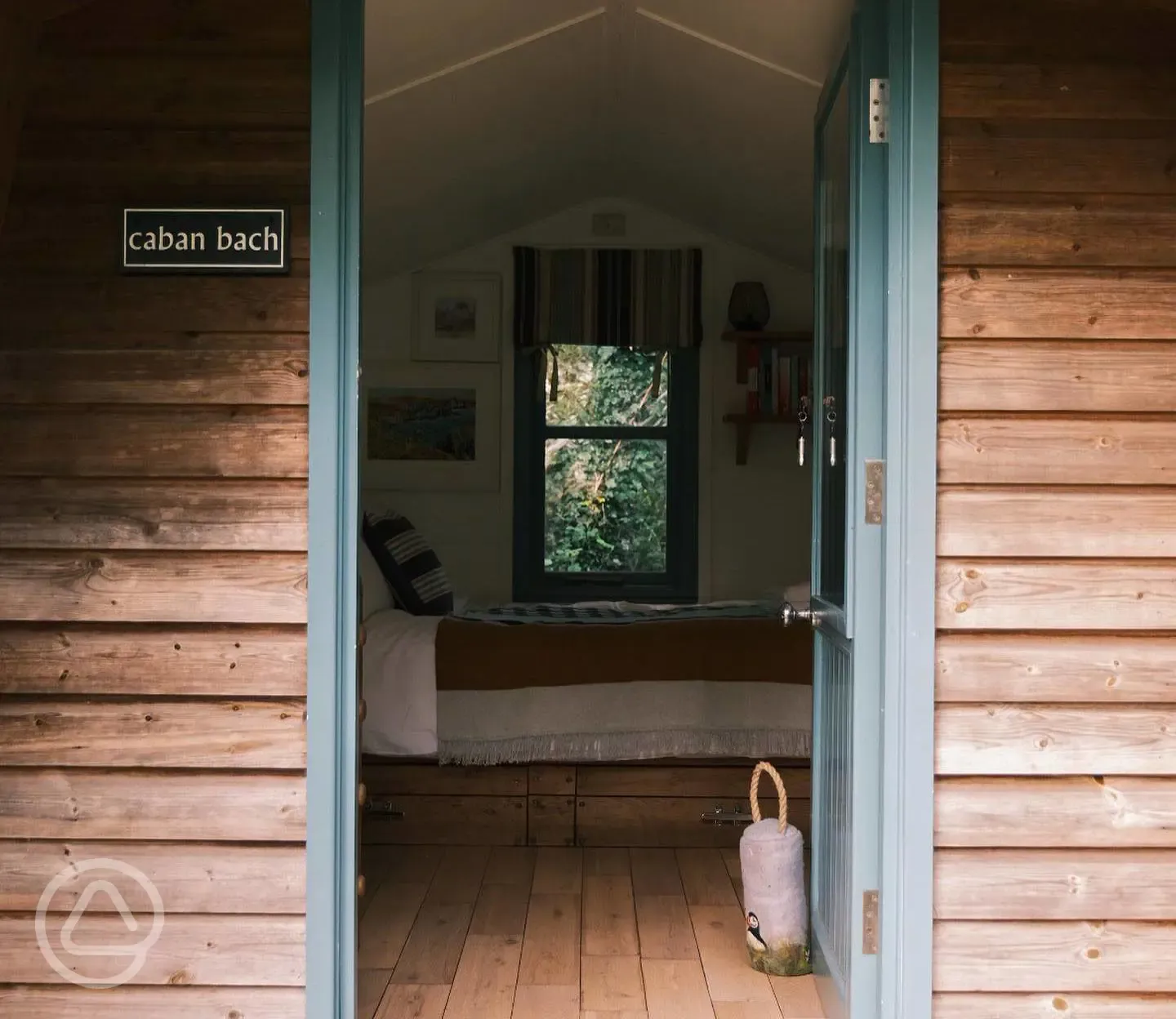 Caban Bach pod interior