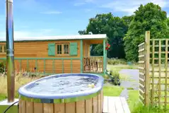 Swallows shepherd's hut and hot tub