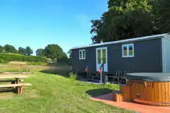 Red Kite shepherd's hut and hot tub