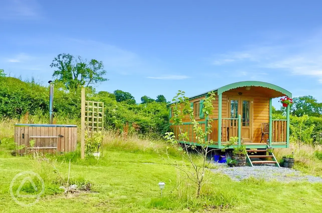 Swallows shepherd's hut and hot tub