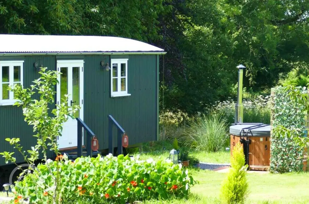 Red Kite shepherd's hut and hot tub