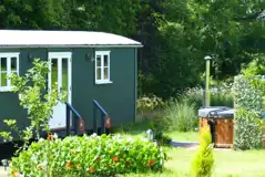 Red Kite shepherd's hut and hot tub