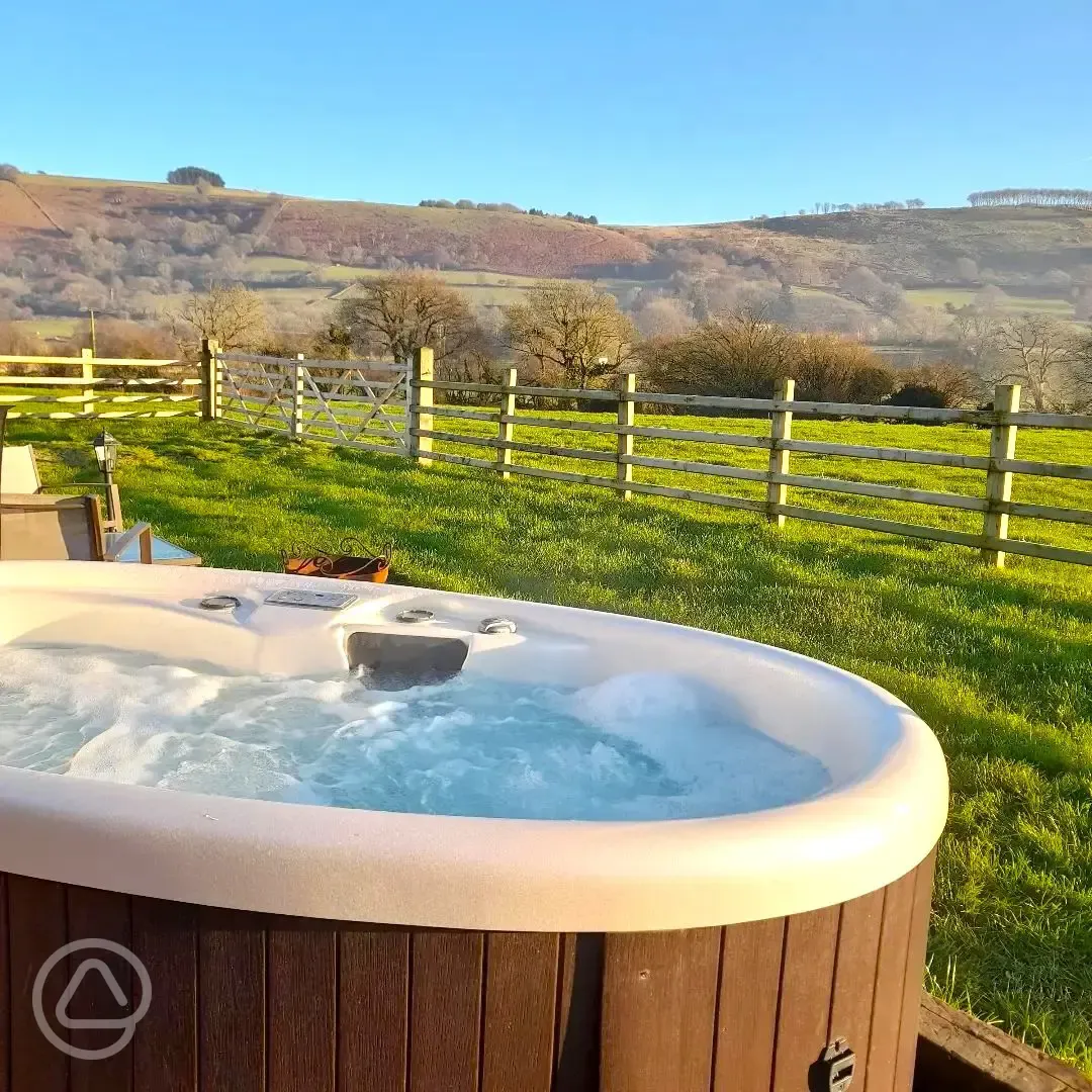 Ensuite glamping pod with hot tub