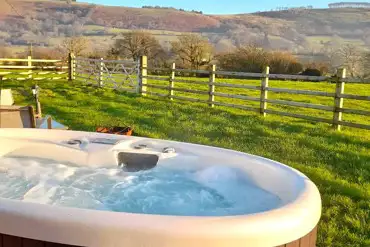 Ensuite glamping pod with hot tub