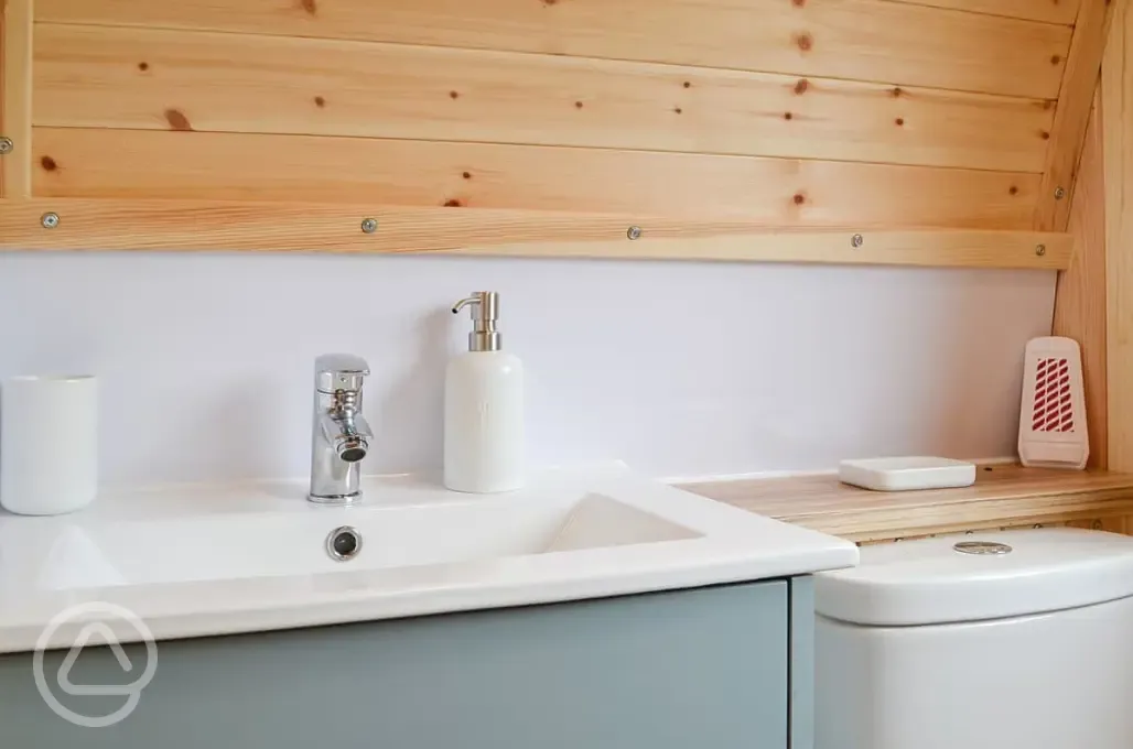 Ensuite glamping pod bathroom