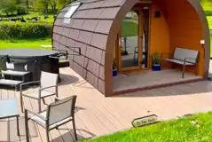Ensuite glamping pod with hot tub