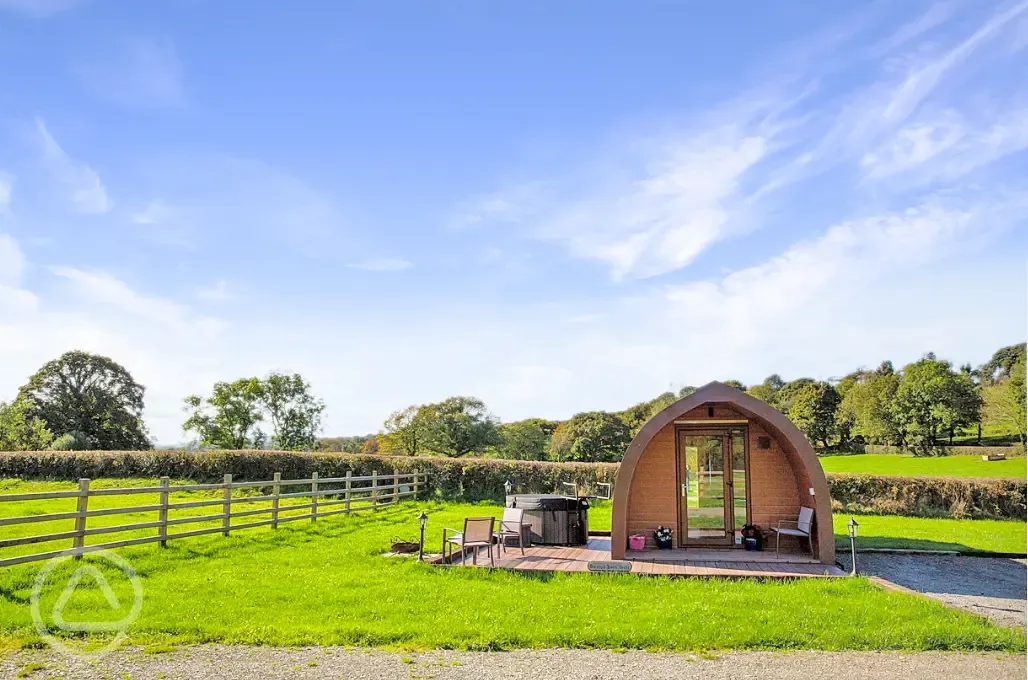 Ensuite glamping pod with hot tub