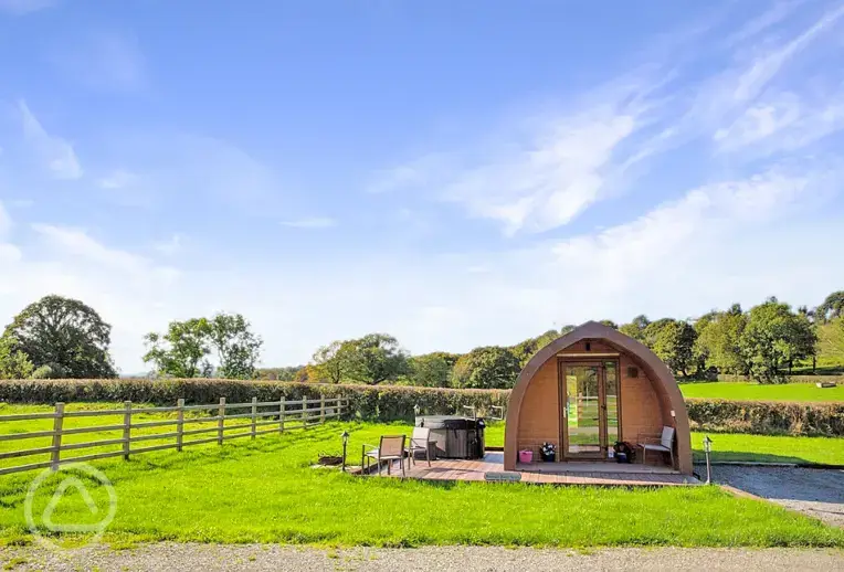 Ensuite glamping pod with hot tub