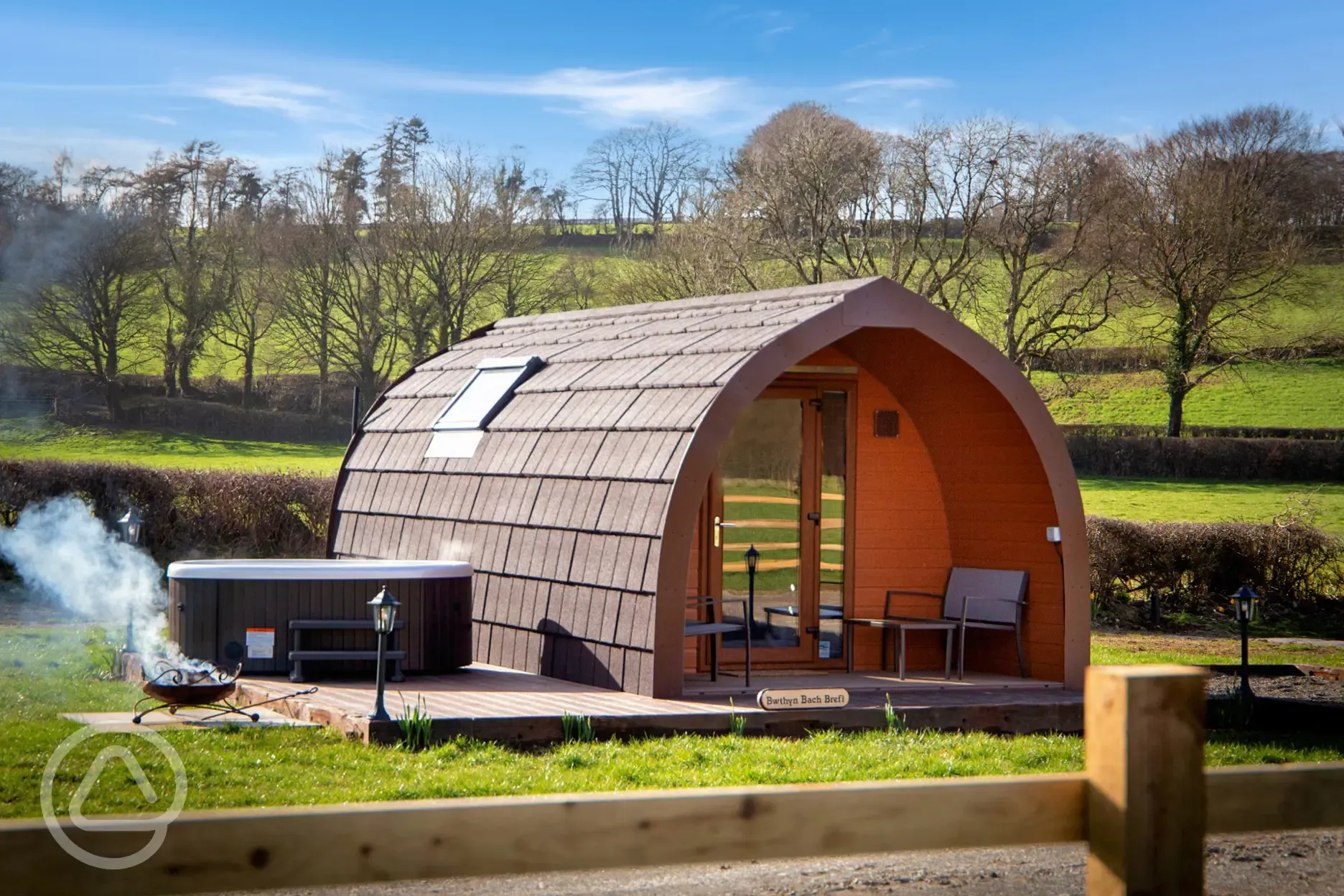 Ensuite glamping pod with hot tub