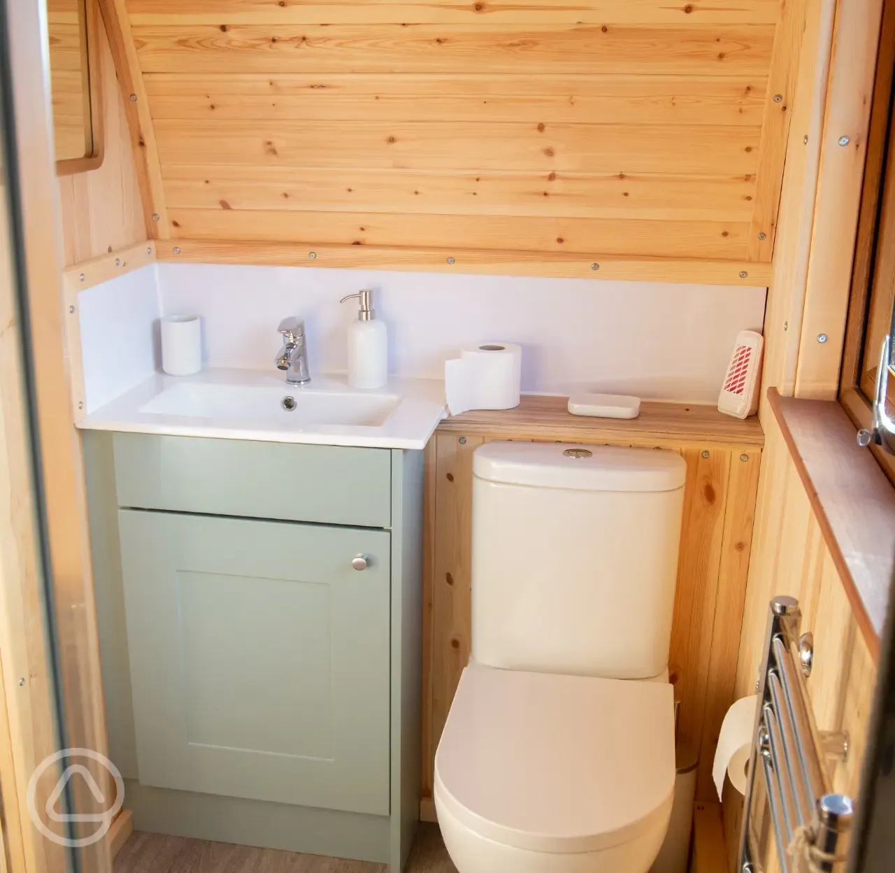 Ensuite glamping pod bathroom