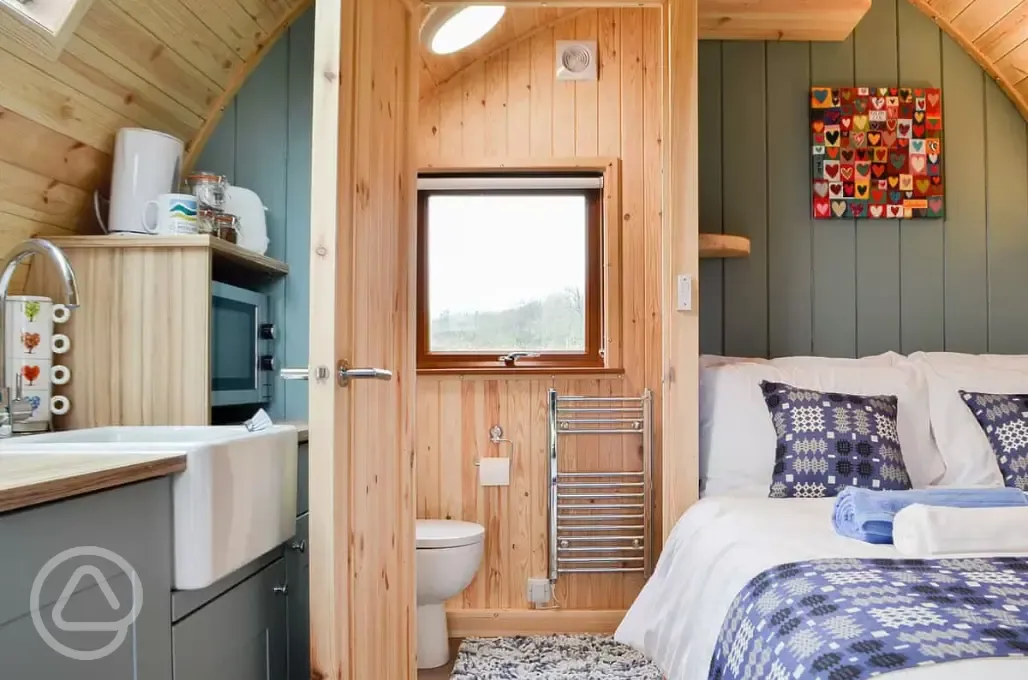 Ensuite glamping pod interior 