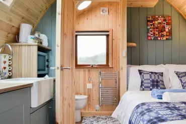 Ensuite glamping pod interior 