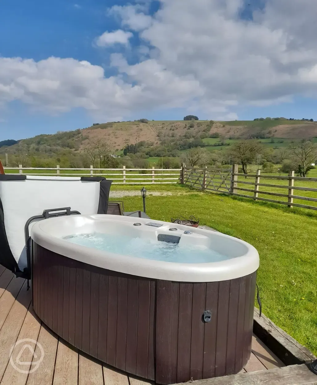 Ensuite glamping pod with hot tub