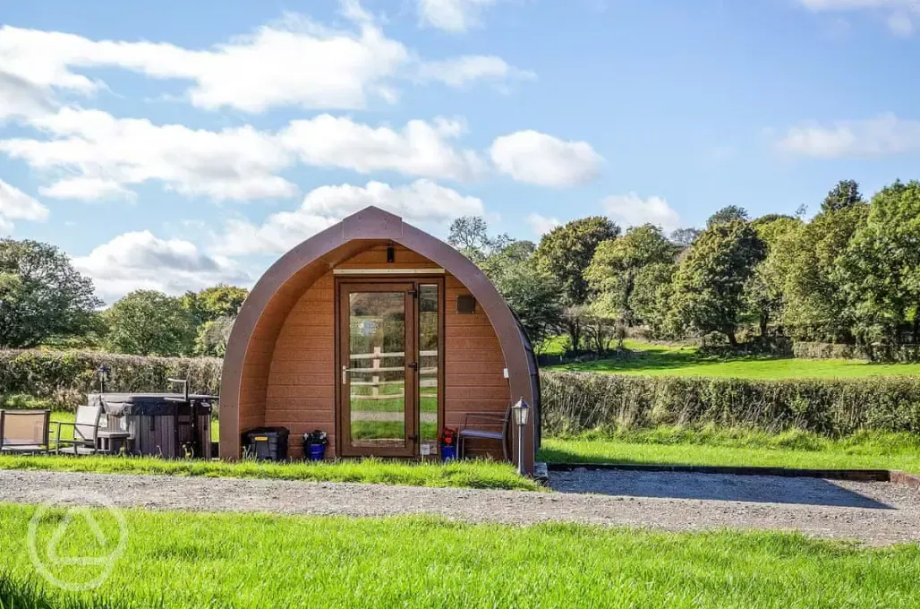 Ensuite glamping pod with hot tub