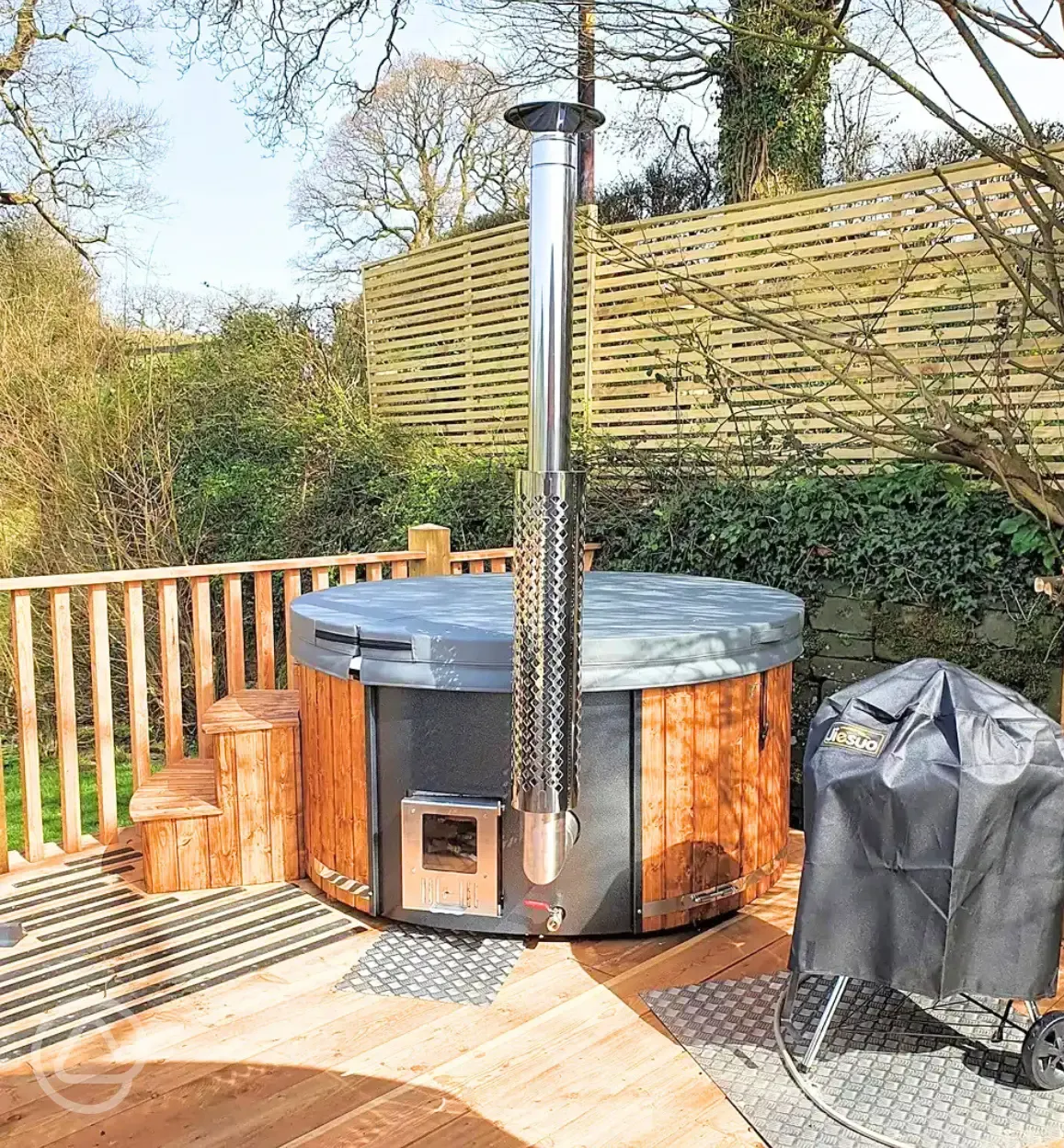 Teilo glamping pod wood-fired hot tub