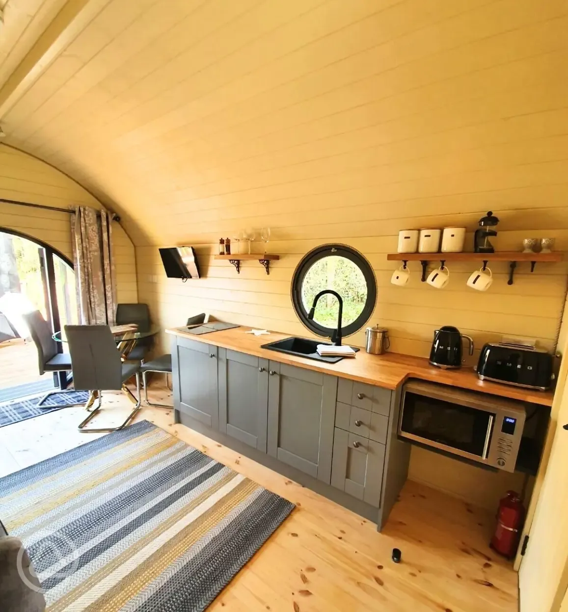 Teilo glamping pod kitchen