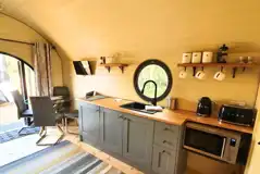 Teilo glamping pod kitchen