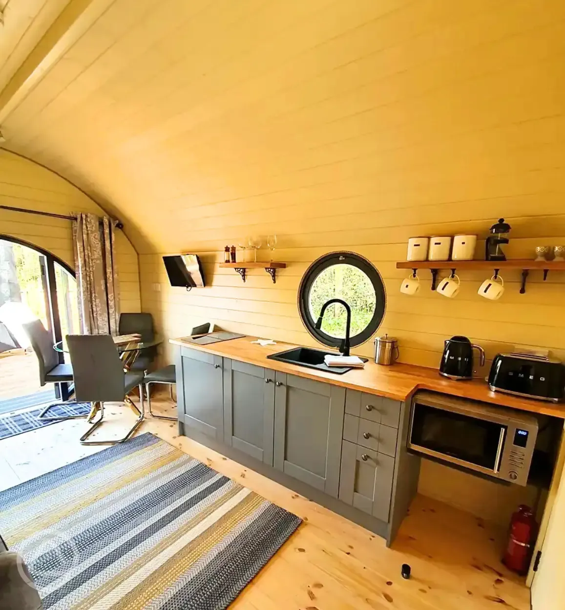 Teilo glamping pod kitchen