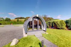 Ensuite glamping pod exterior 