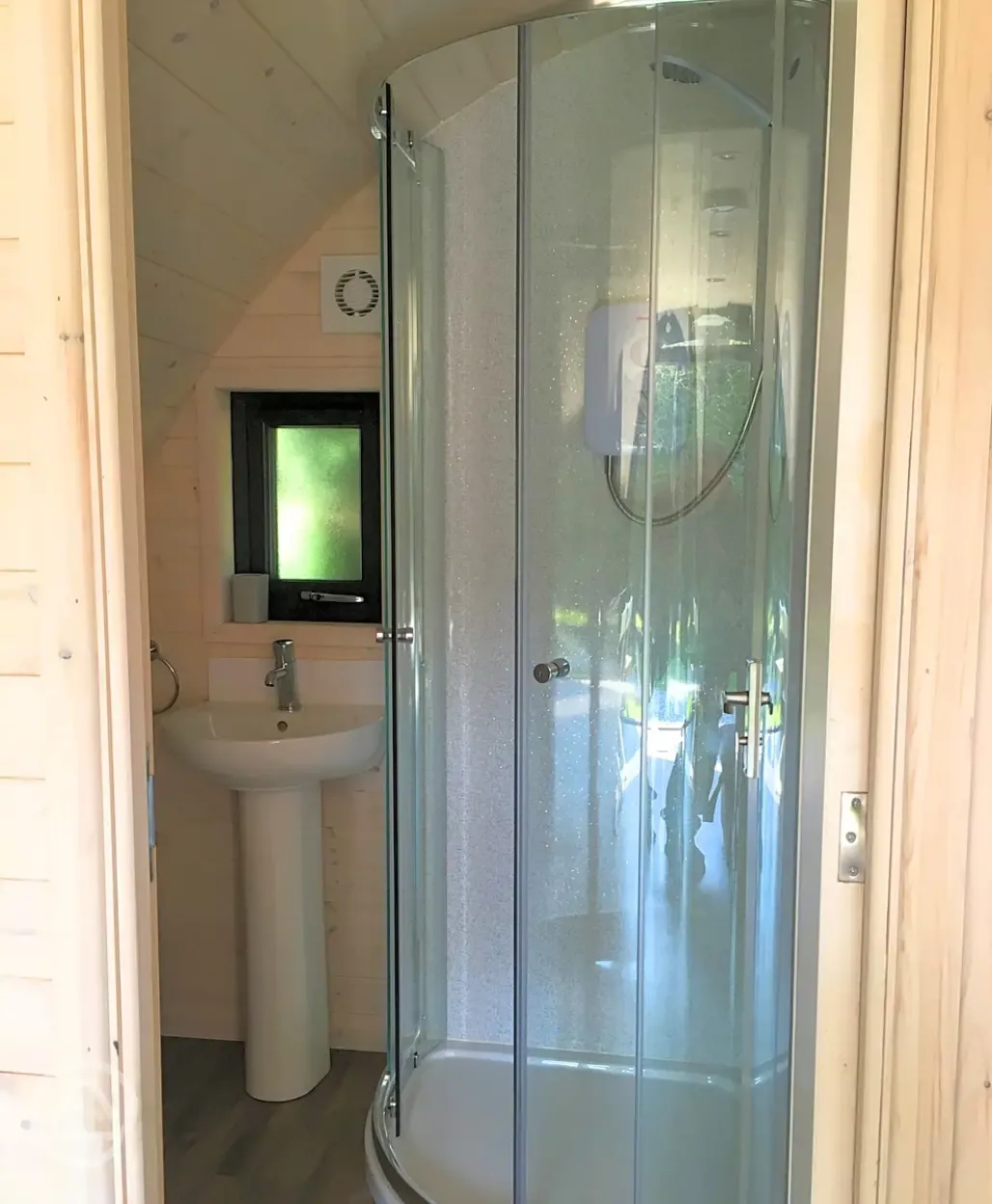 Ensuite glamping pod bathroom