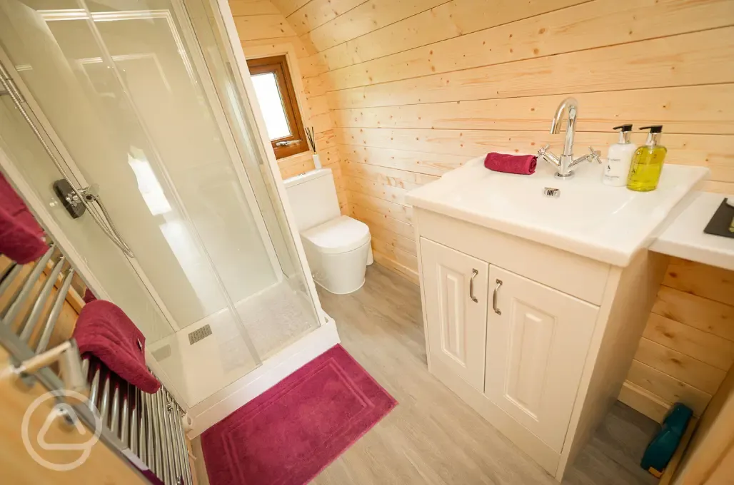 Glamping pod ensuite 