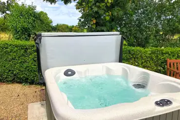 Seadreams glamping pod private hot tub
