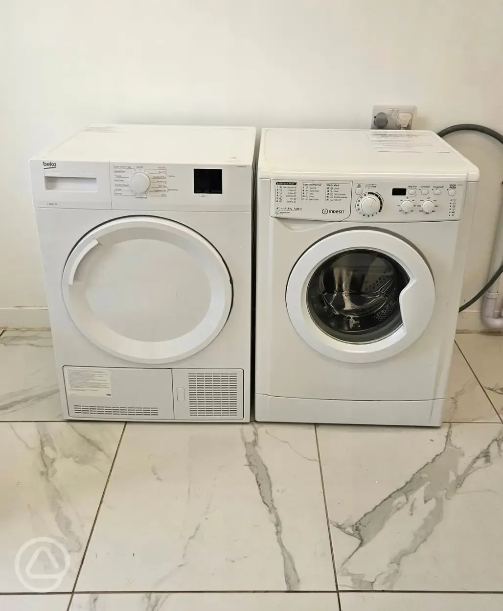 Washing machine and tumble dryer in the laundry room