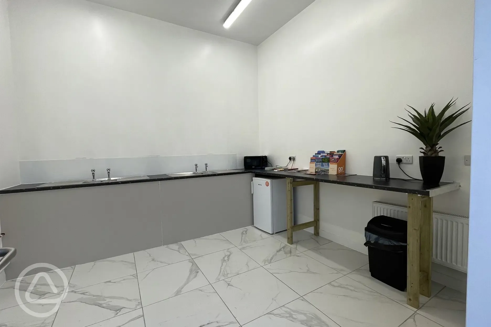 Indoor washing up sinks