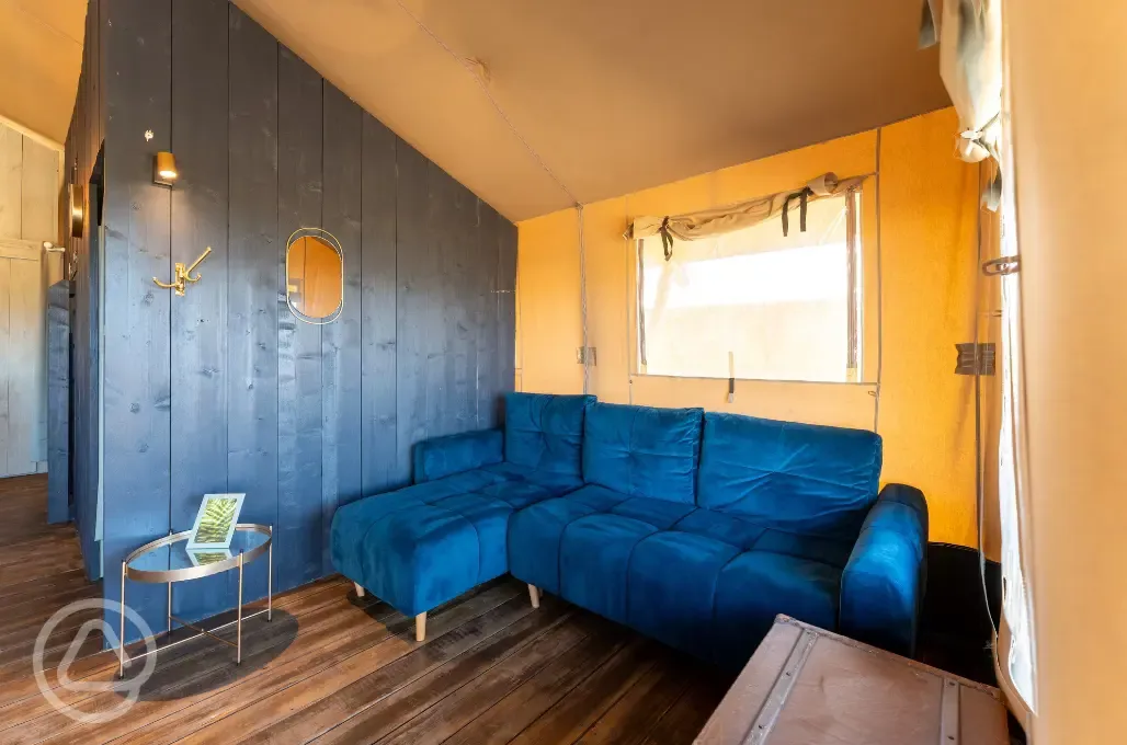 XL safari lodge interior