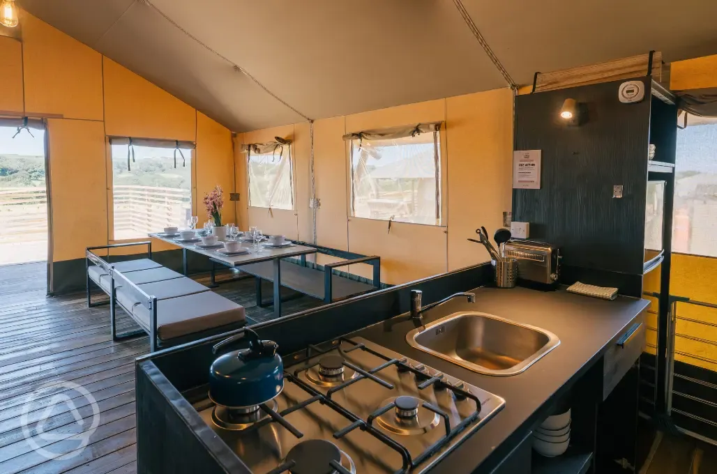 XL safari lodge kitchen