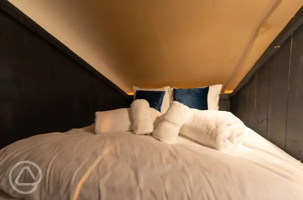 XL safari lodge double bed
