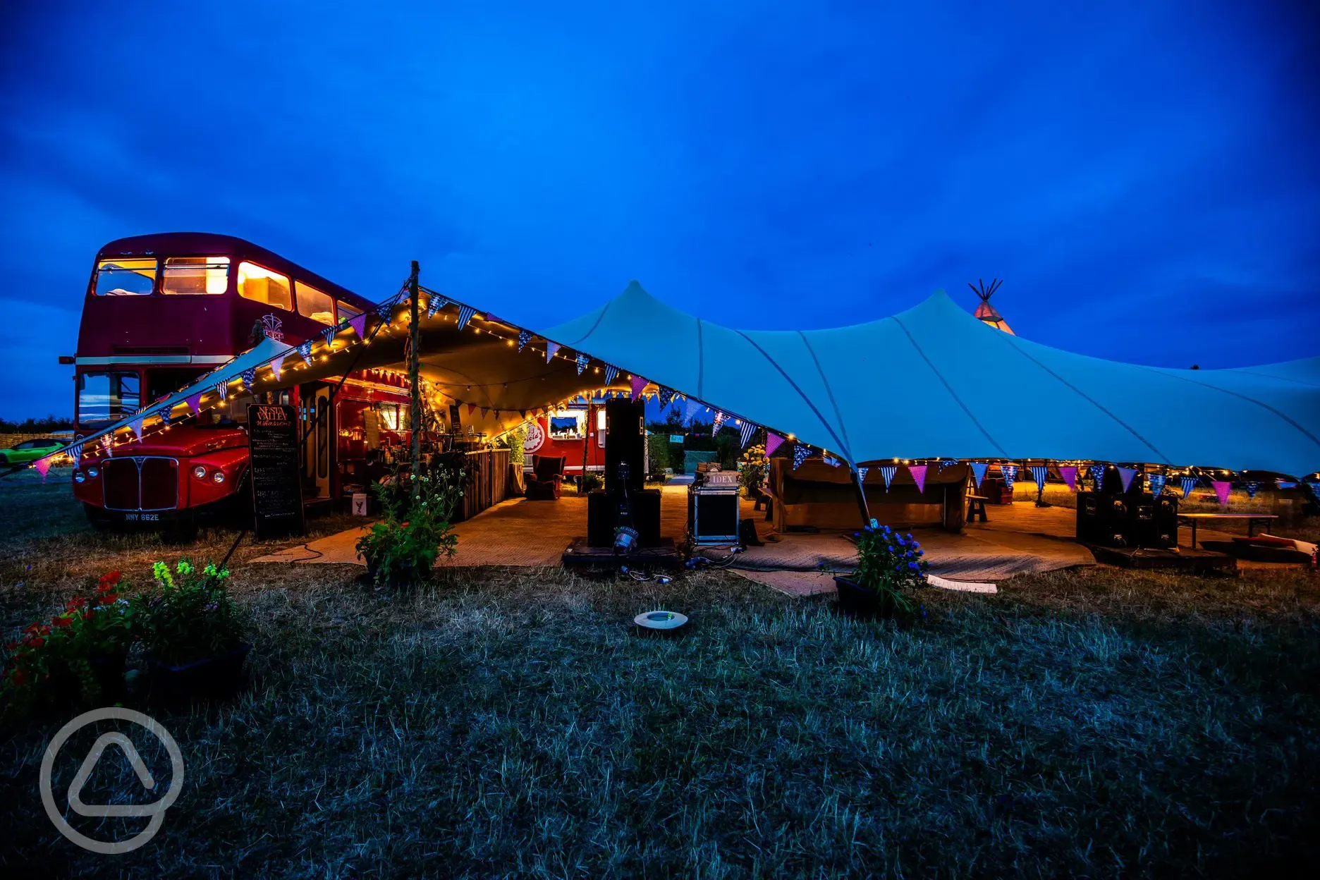 Bar Paradiso at night
