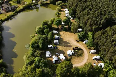 Oasis Lakes and Holidays