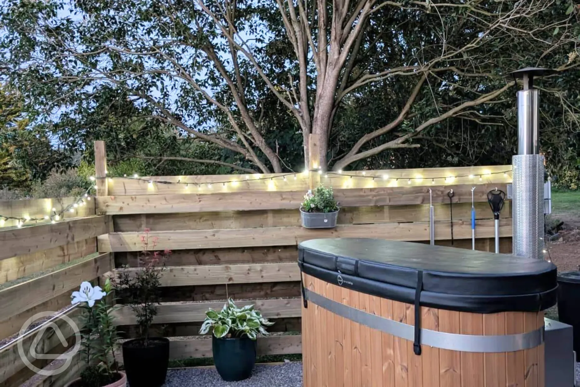 Skyland shepherd's hut oval wood-fired hot tub (heated prior to arrival)