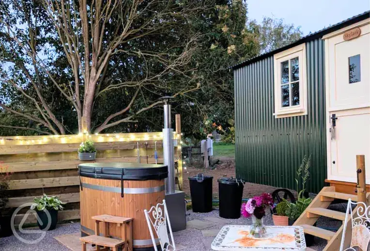 Skyland shepherd's hut with a wood-fired hot tub, fire pit and patio