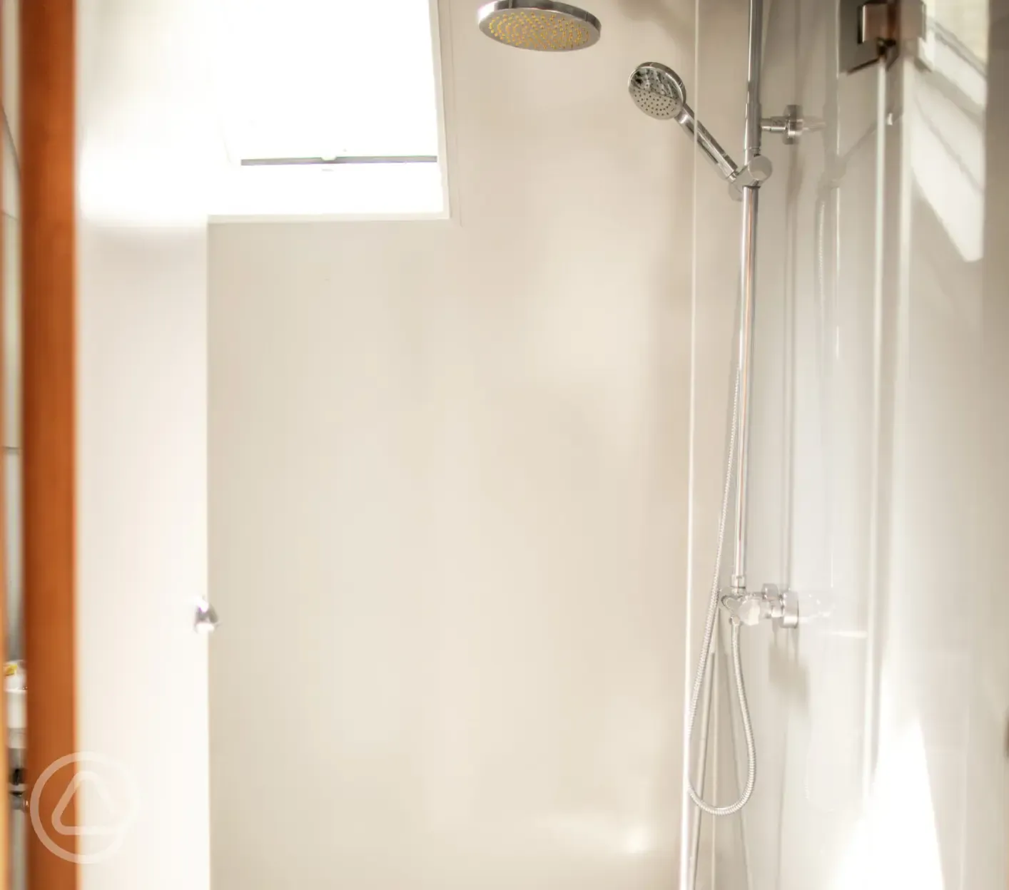 Robin glamping pod ensuite wetroom
