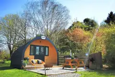 Jenny Wren glamping pod with hot tub, fire pit and outdoor seating Jenny Wren glamping pod with hot tub, fire pit and outdoor seating