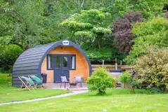 Jenny Wren glamping pod with oval hot tub, fire pit and outdoor seating Jenny Wren glamping pod with oval hot tub, fire pit and outdoor seating