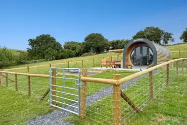 Glamping pod with enclosed garden, fire pit and hot tub