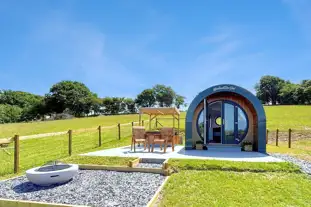 Four Paws Glamping, Aberystwyth, Ceredigion