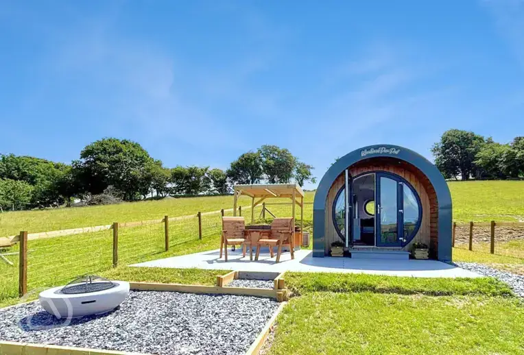 Glamping pod with enclosed garden, fire pit and hot tub