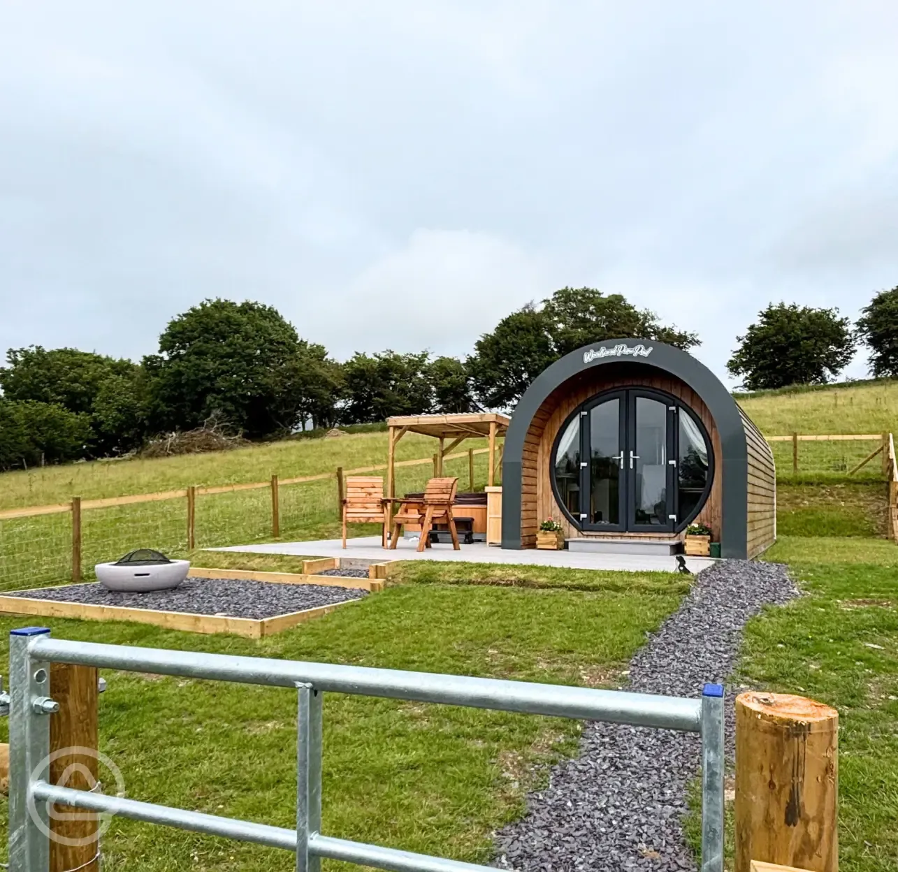 Glamping pod with enclosed garden, fire pit and hot tub