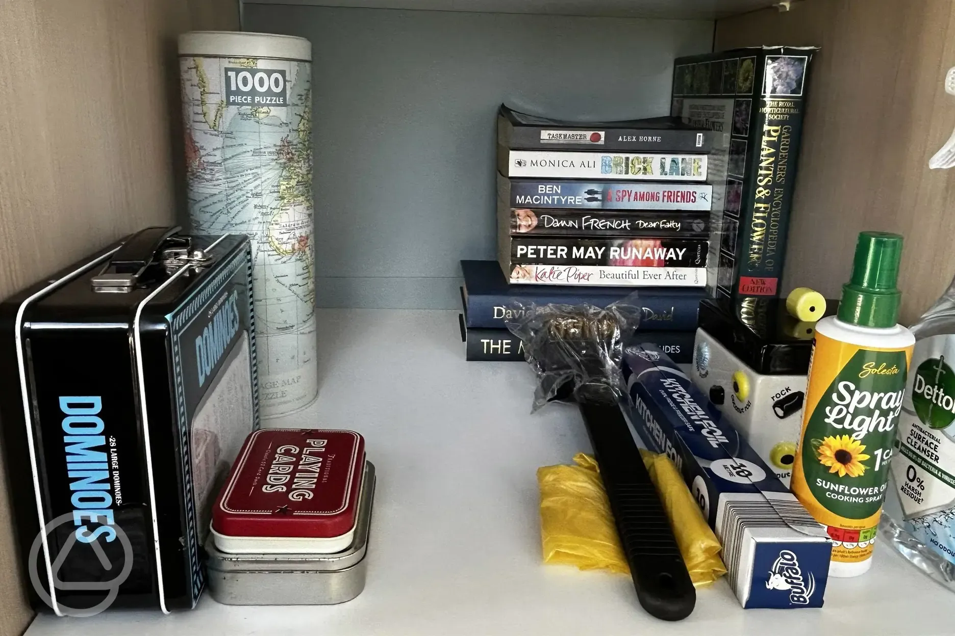 Games and books in Coco Pod