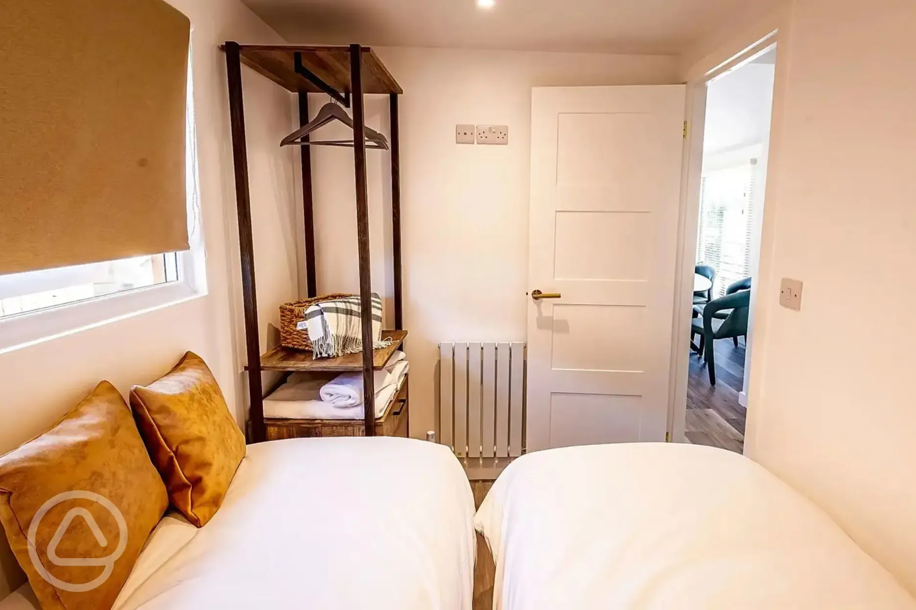 Twin bedroom in the cabins (bedding included) Twin bedroom in the cabins (bedding included)