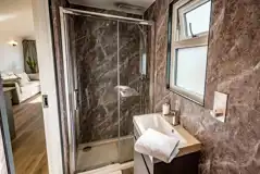 Cabin ensuite shower