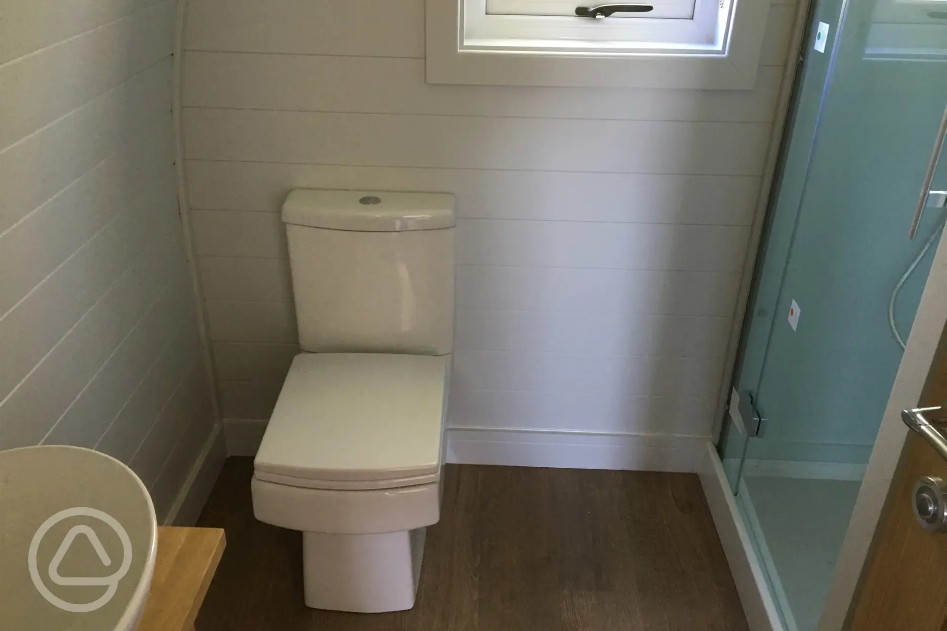 Ensuite glamping pod bathroom
