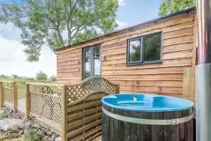 Stag lodge shepherd's hut with a wood-fired hot tub at Banwy Glamping Stag lodge shepherd's hut with a wood-fired hot tub at Banwy Glamping