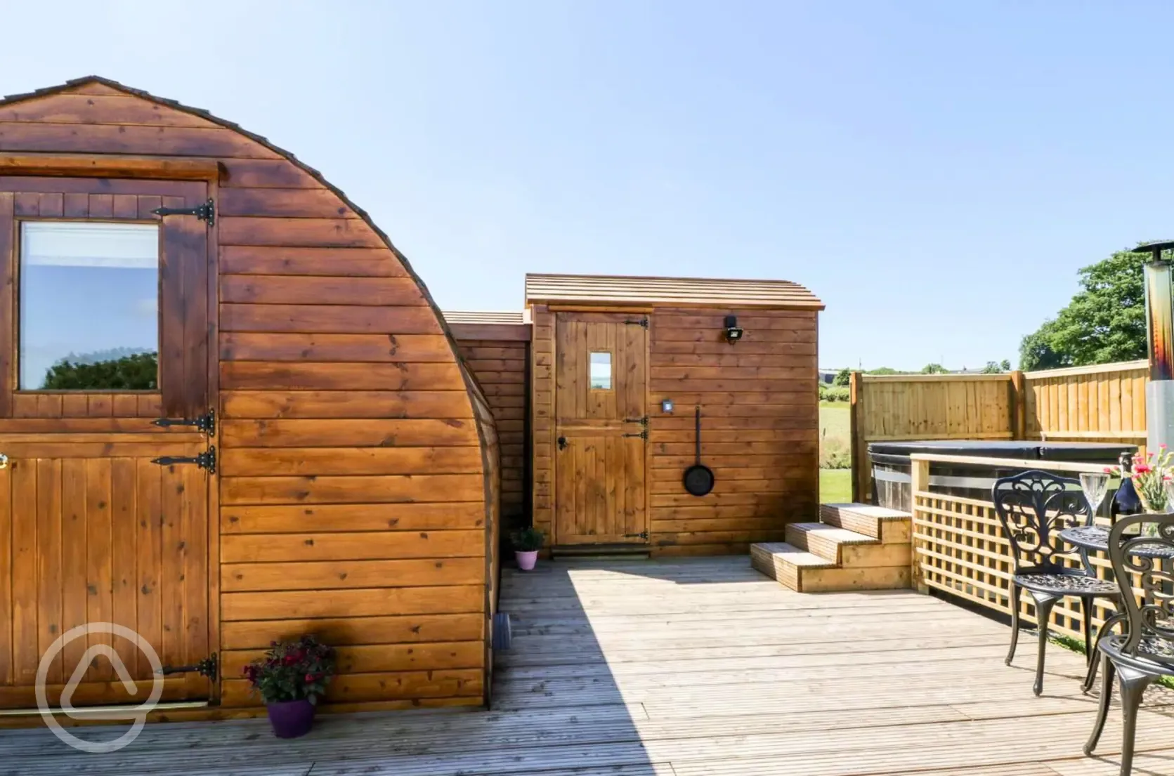 Embden glamping pod with hot tub