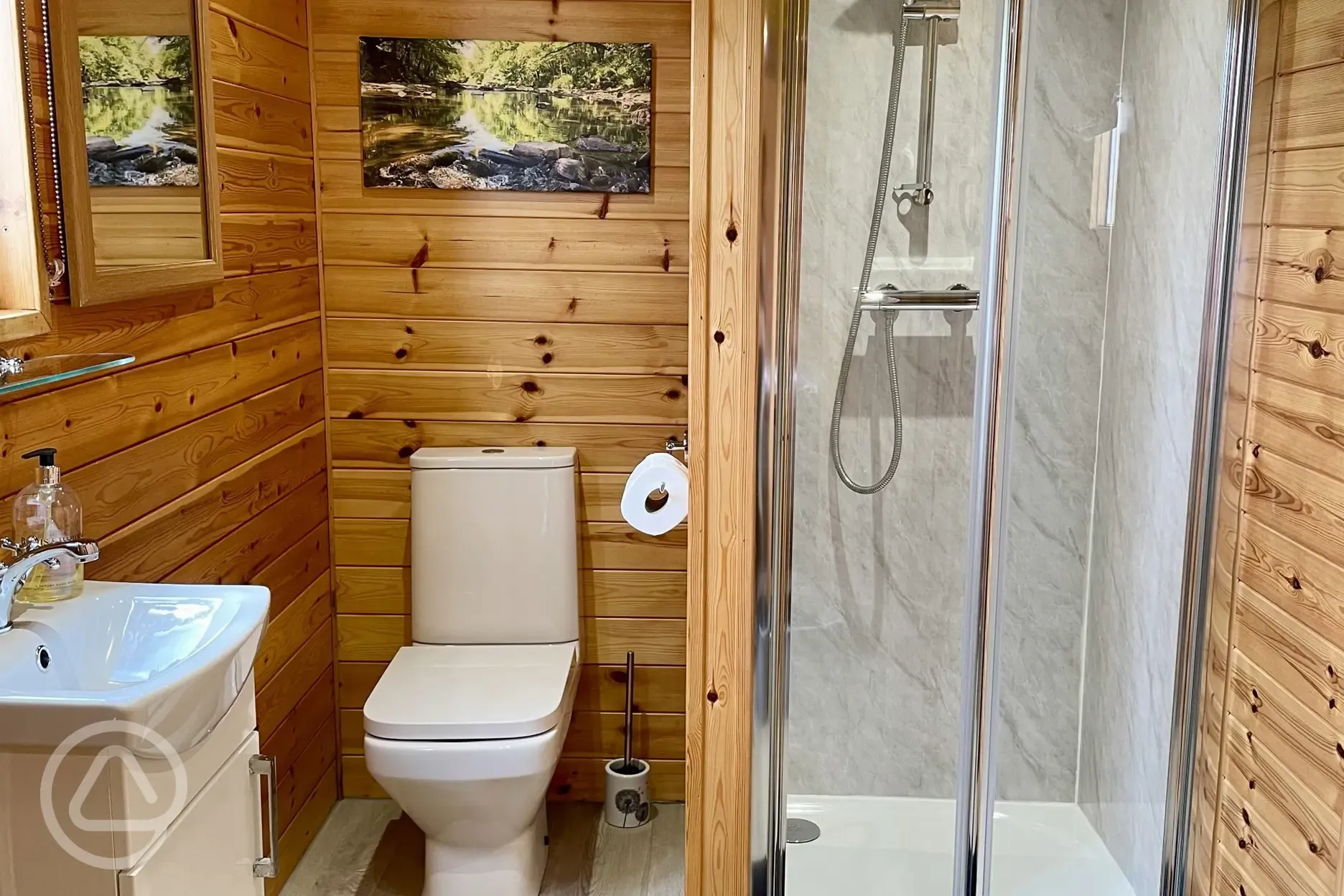 Embden glamping pod ensuite