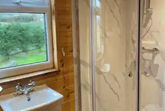 Stag lodge ensuite shower and handwashing sink Stag lodge ensuite shower and handwashing sink